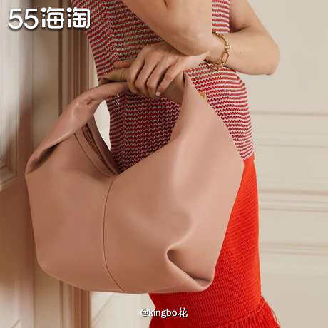 🔴华伦天奴 “Roman Stud” 手拎包，包身松软弧度