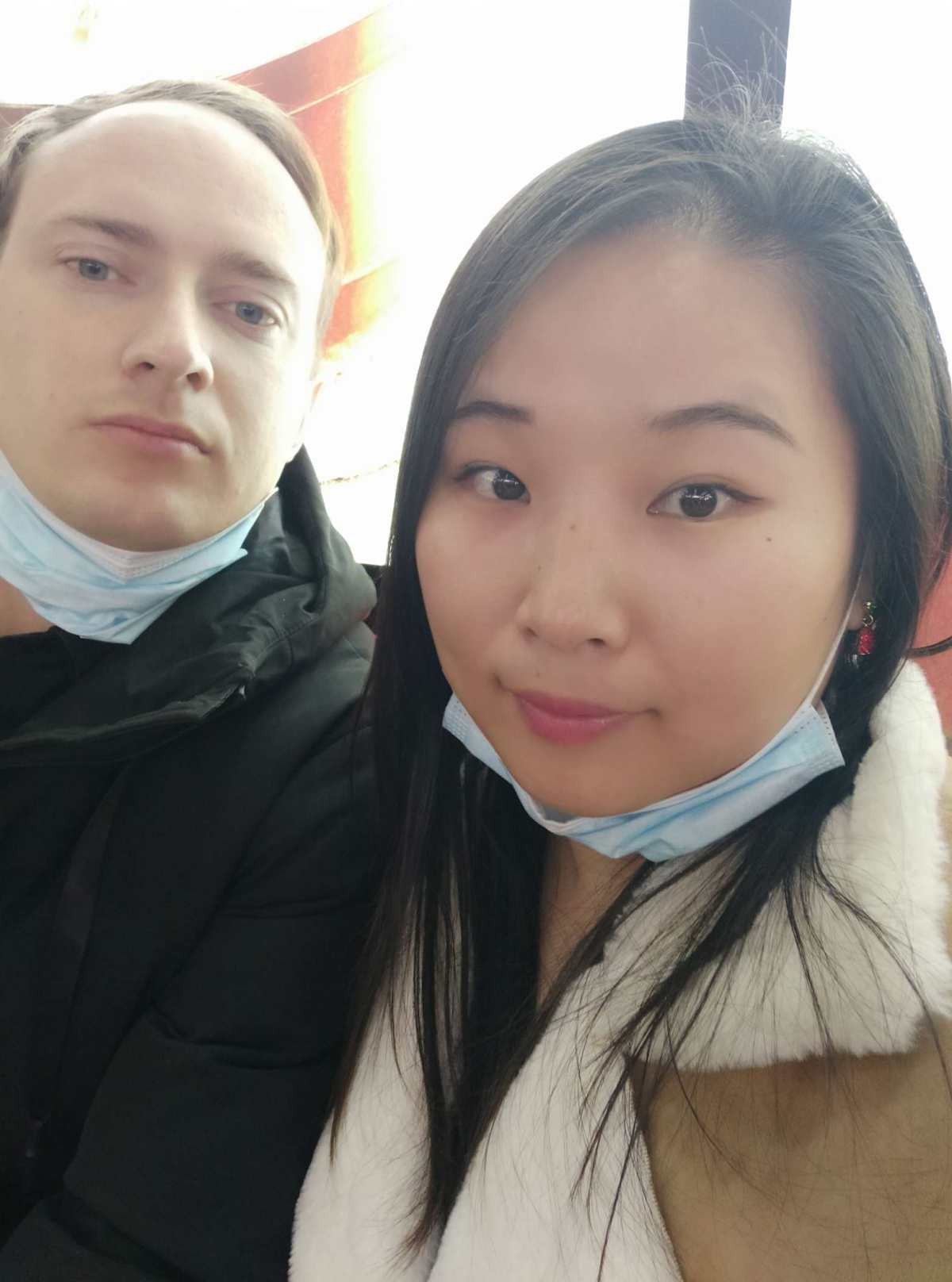 这是我跟我老公在冬天很冷的时候的穿搭，在深圳冷的时间不是很长
