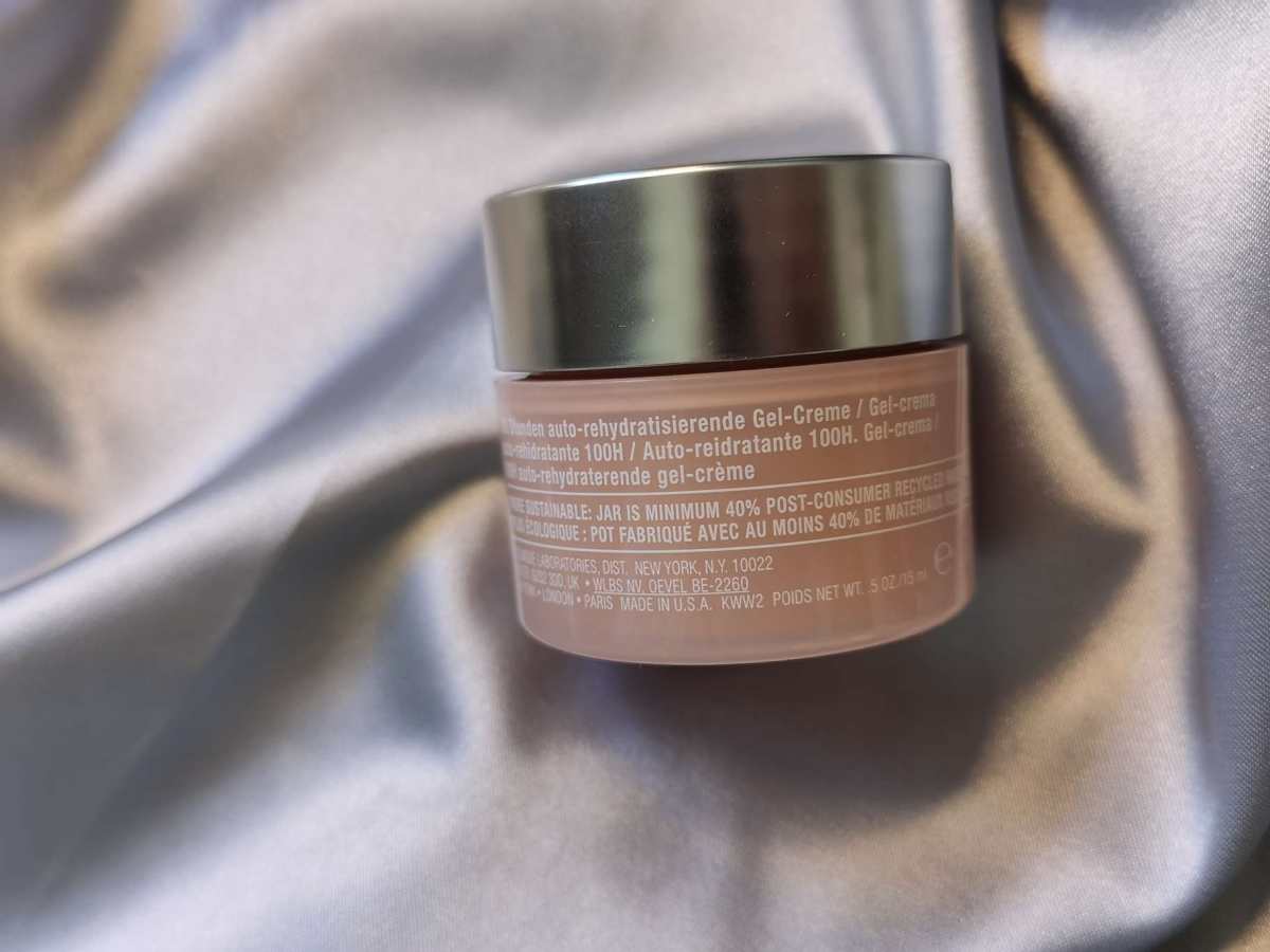 ✅倩碧水磁场面霜，号称保湿100小时，但是对于我来说，这个面