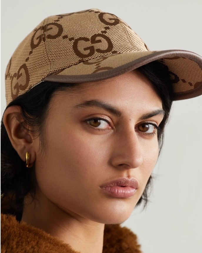 Gucci 这款帽子制作于意大利，采用棉质混纺帆布打造，帽身