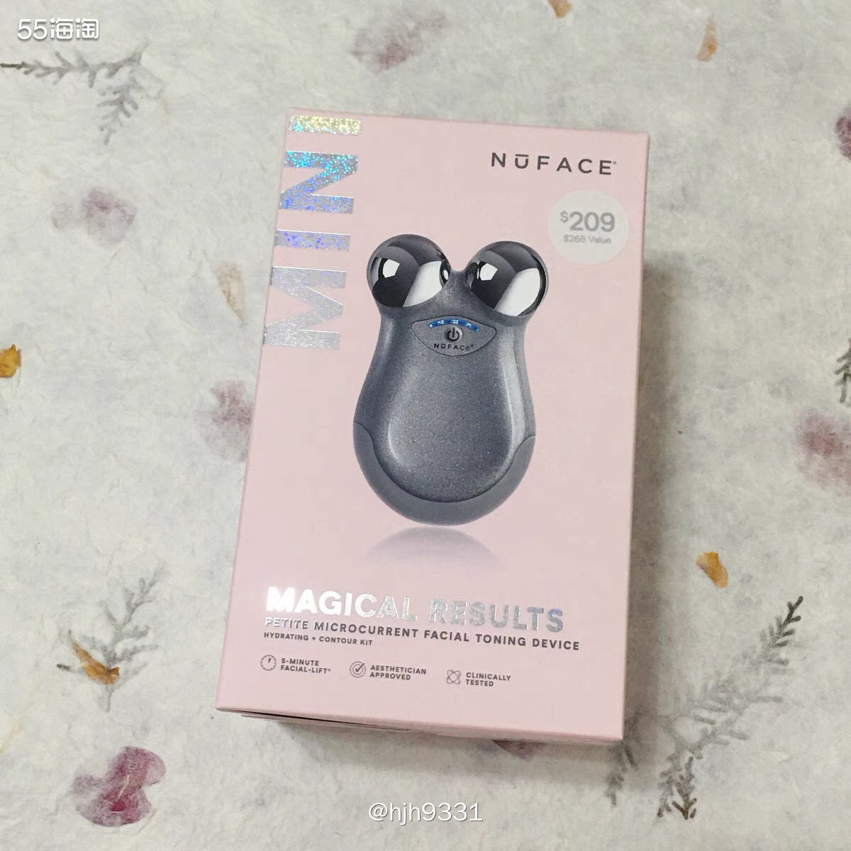 ✨The NuFACE Mini美容仪套装，包含银色MINI