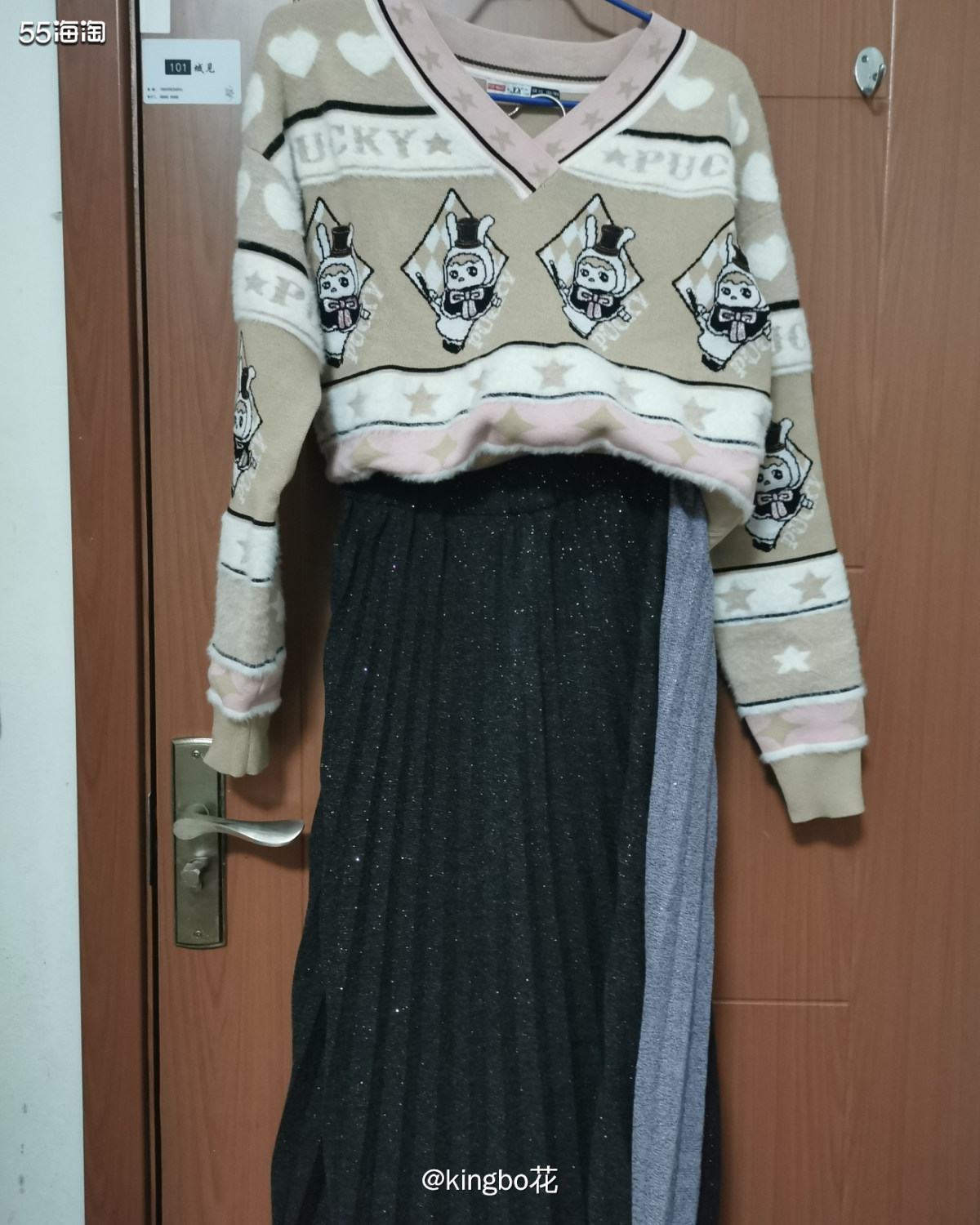 🔴今天走可爱风，一个比较减龄的毛衣搭配拼色长裙  ❤️这个