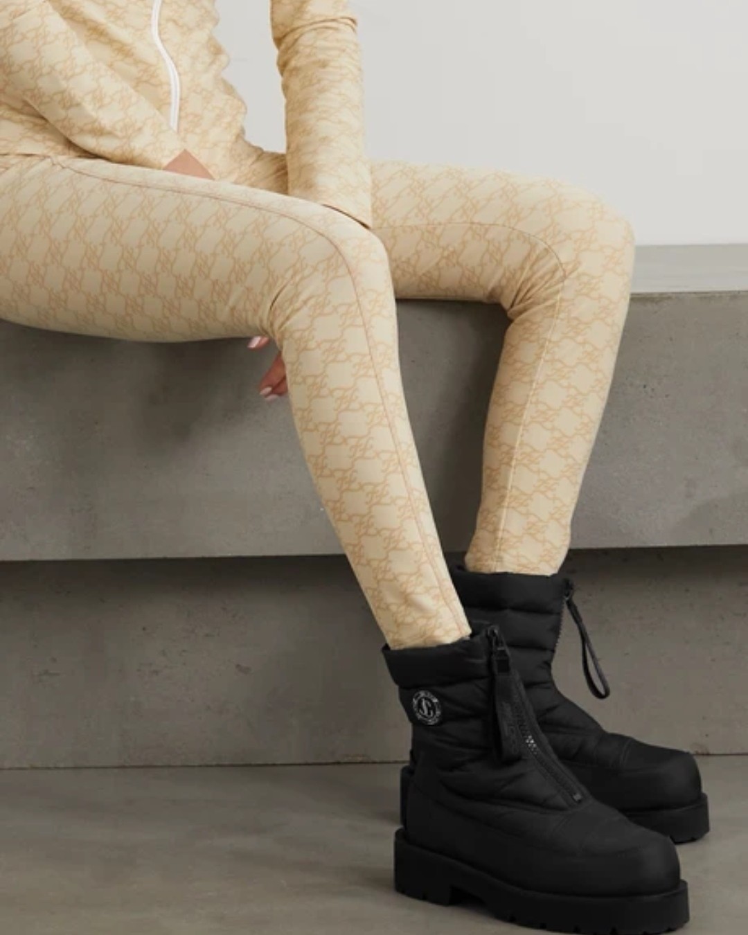 ✅日常御寒靴子都是毛茸茸的，虽然保暖，但是缺点也明显，那就是