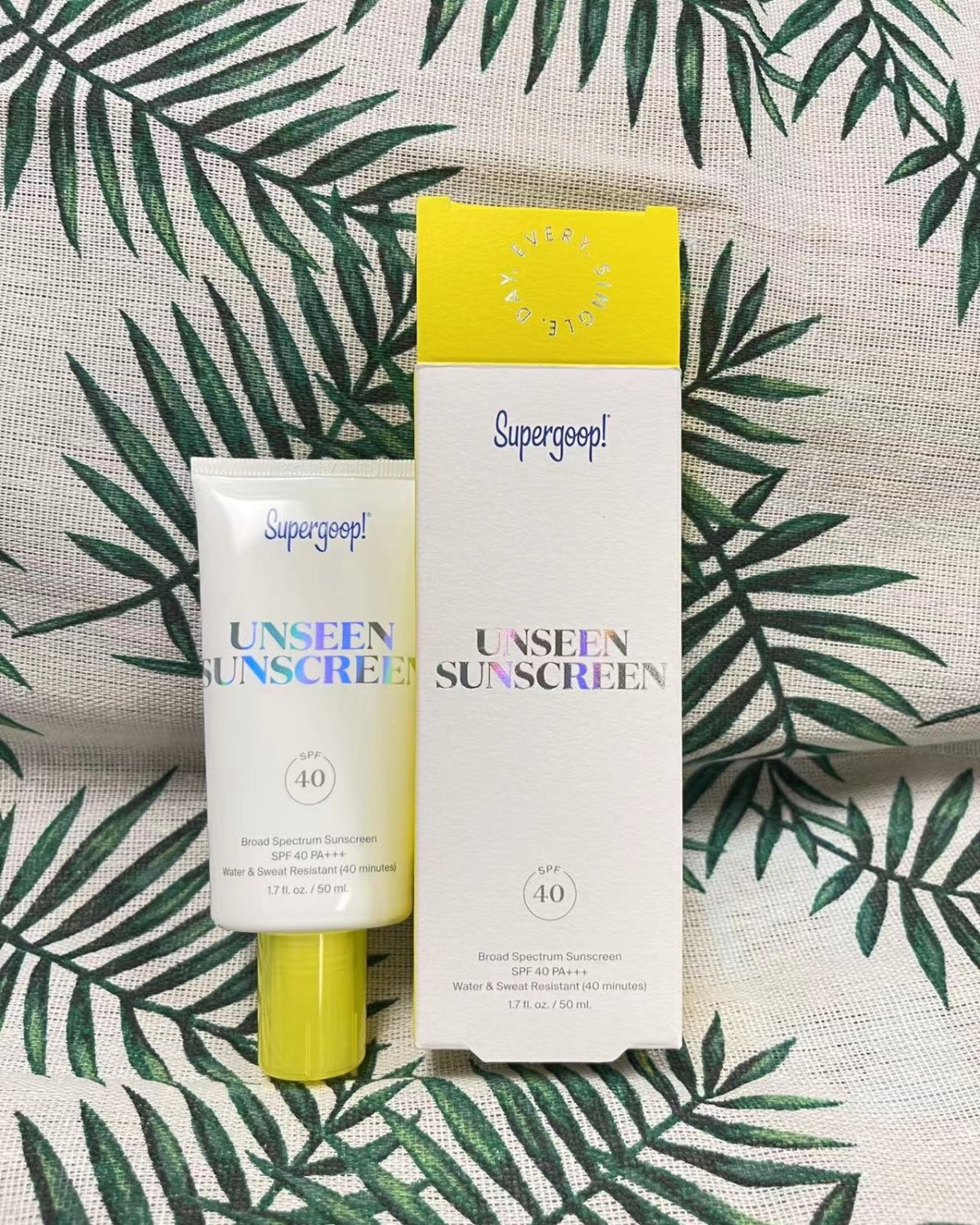 这款，它香精，没有普通防护霜的味道，虽然含硅，但是能很好的隐