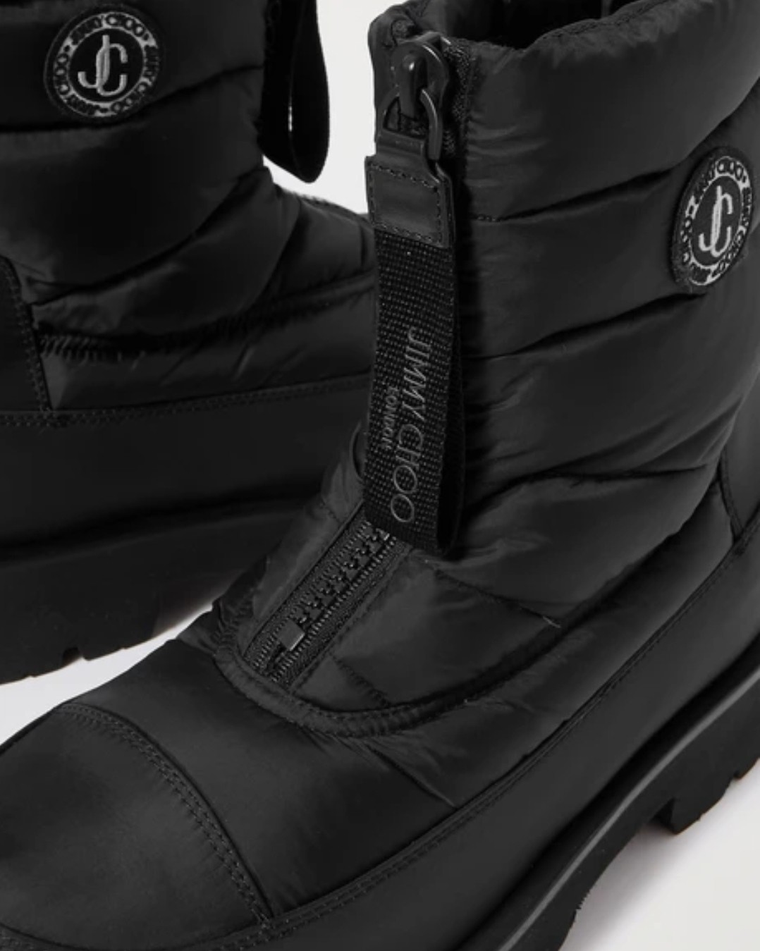 ✅日常御寒靴子都是毛茸茸的，虽然保暖，但是缺点也明显，那就是