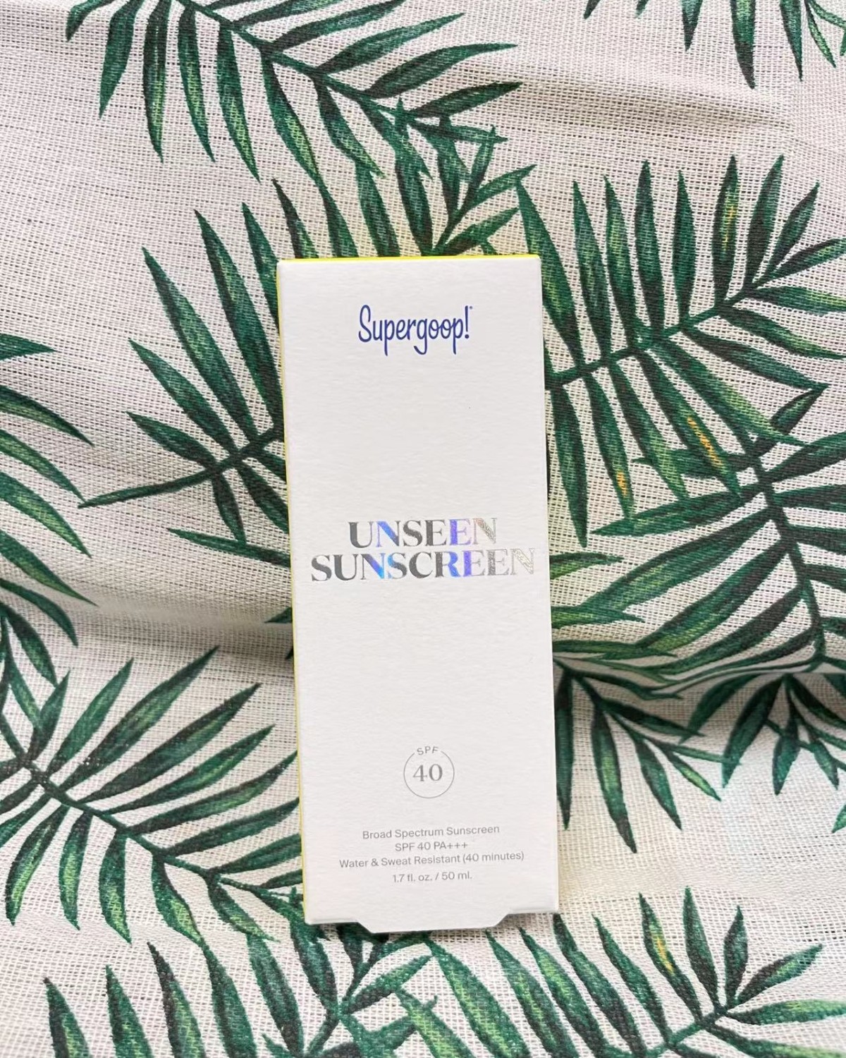 这款，它香精，没有普通防护霜的味道，虽然含硅，但是能很好的隐