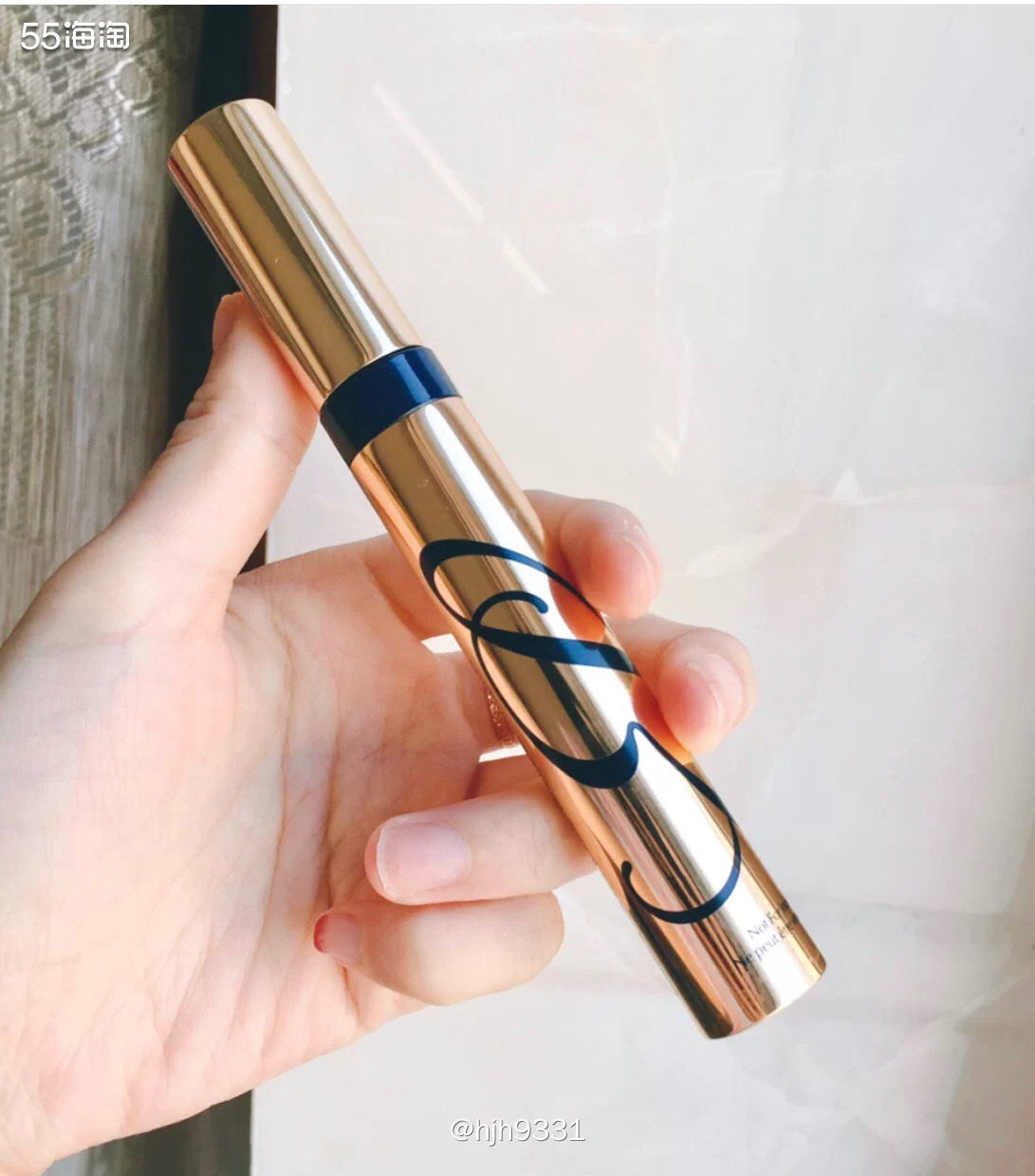 ✨雅诗兰黛家的彩妆有几款还是挺不错的，比如粉底液、口红等，其