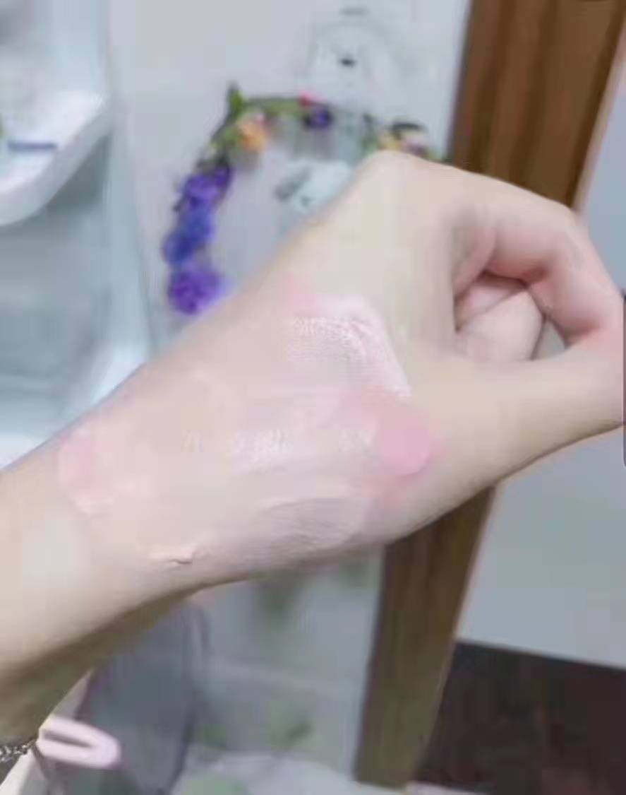 🌻雅诗兰黛净颜透彻卸妆乳，满足日常卸妆需求，白色乳状，涂抹