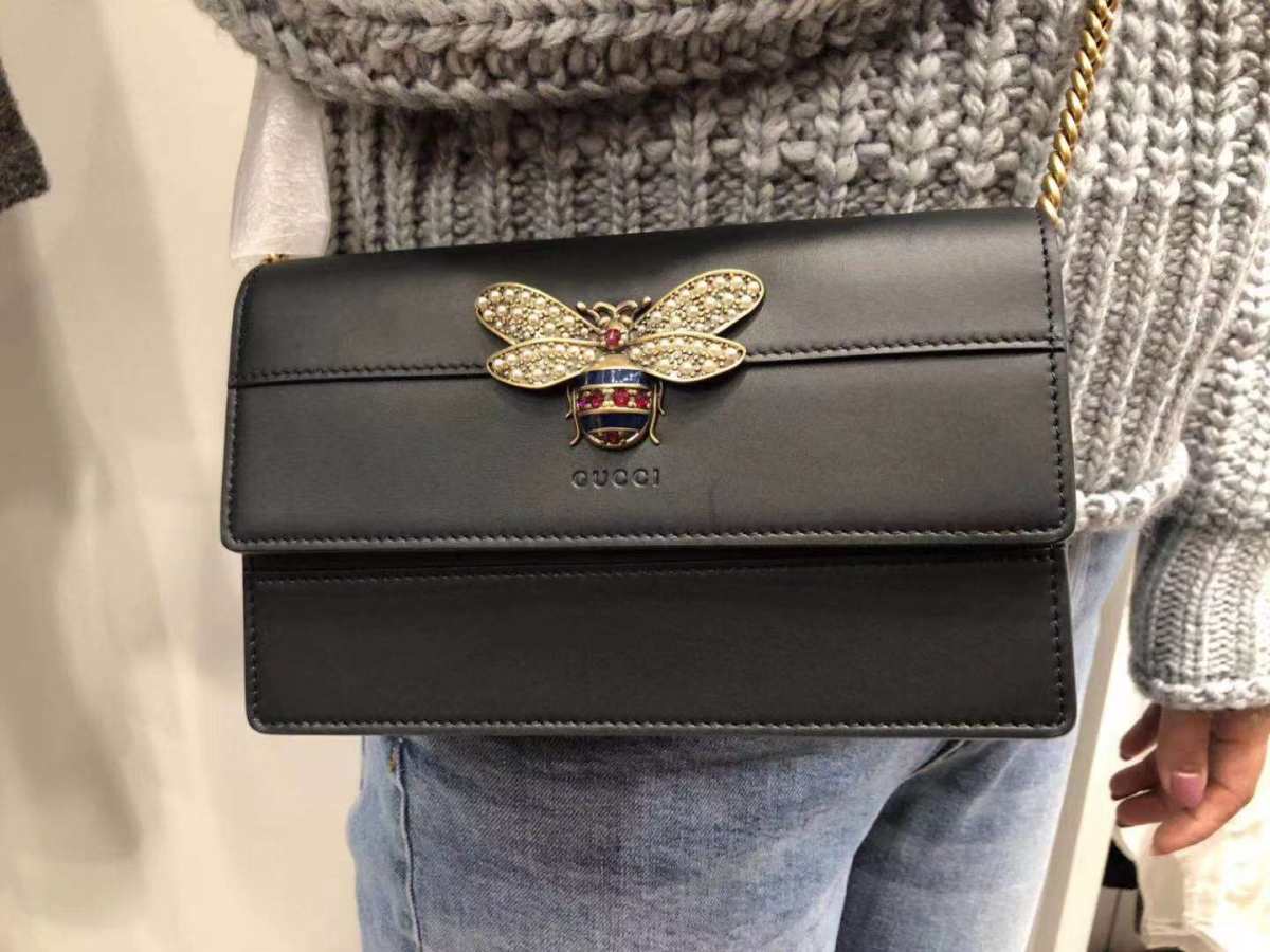 说说这款包吧！说实在的，确实是个名副其实的小包，迫不期待的跟