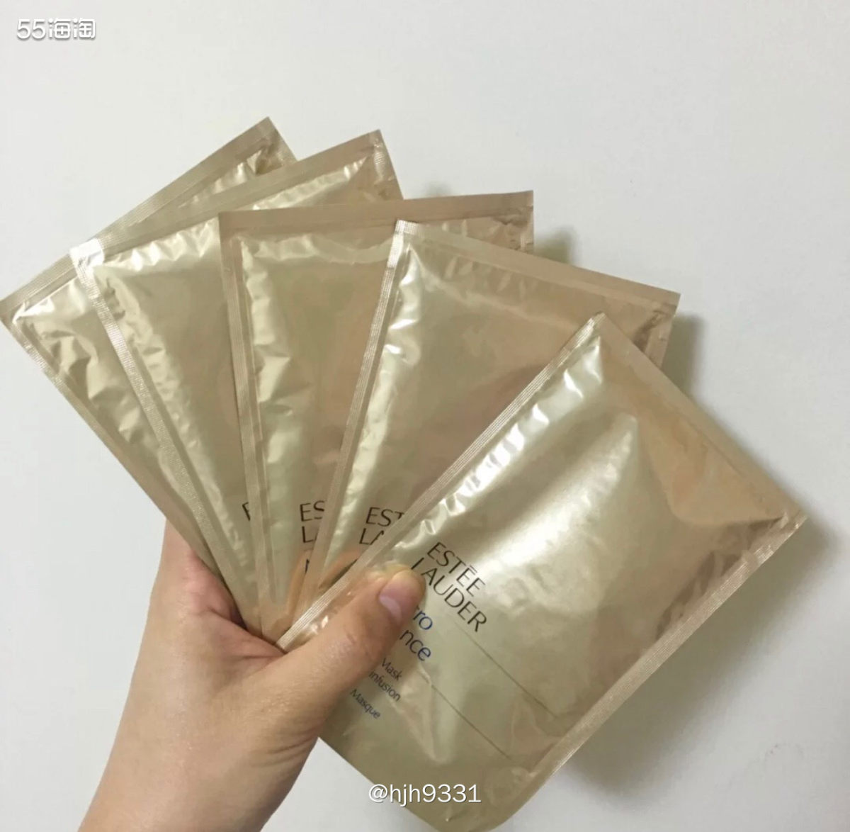 ✨雅诗兰黛微精华面膜，它的包装跟钢铁侠面膜的包装很像，以至于