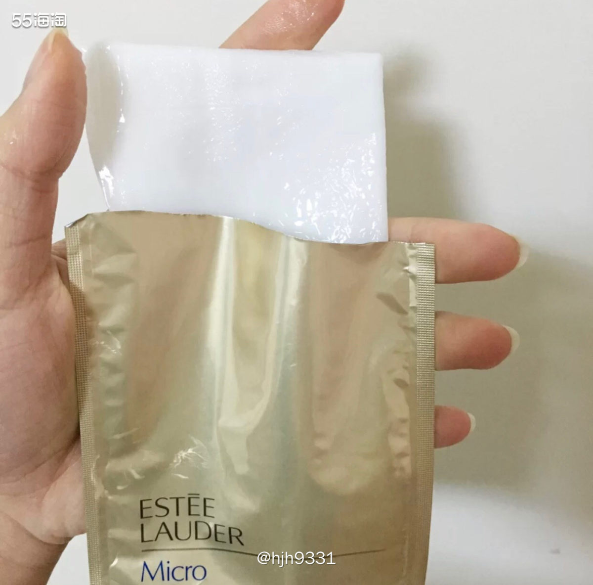 ✨雅诗兰黛微精华面膜，它的包装跟钢铁侠面膜的包装很像，以至于