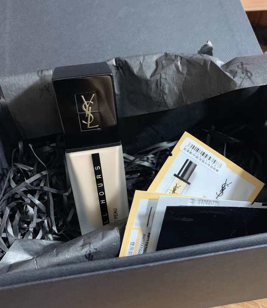 ✨我的肤质:混油皮 我用的色号是B20 它 颜色特别自然, 