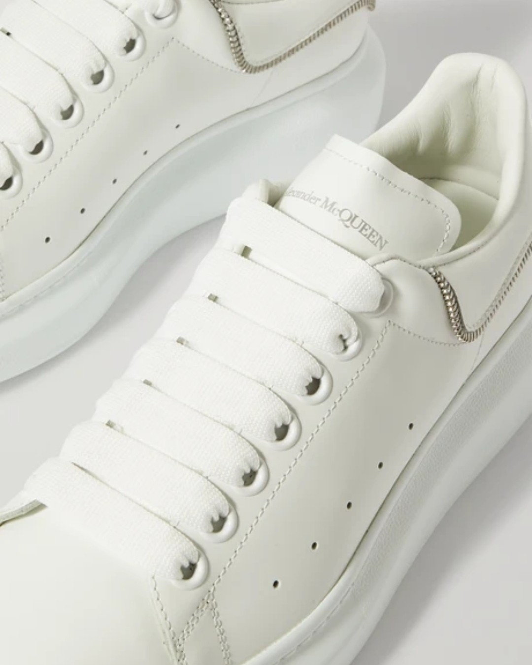 ✅Alexander McQueen小白鞋经典的白色黑尾经典