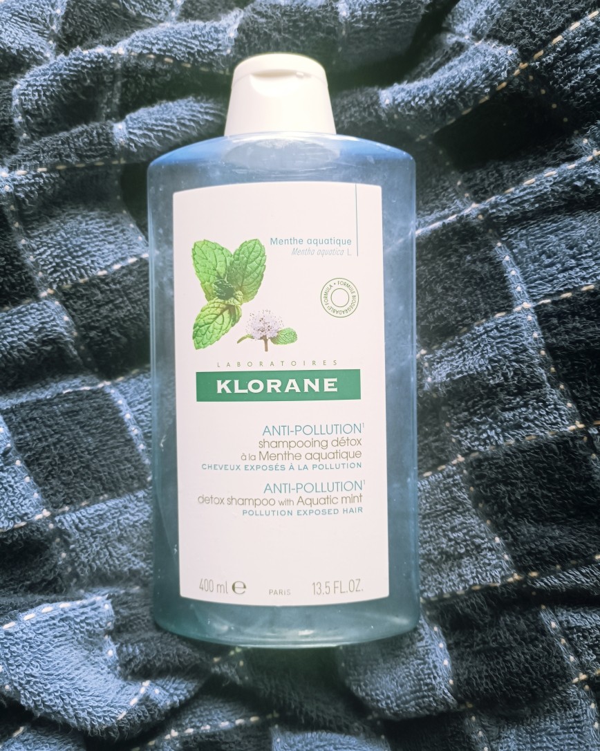 我是一个油头，一天不洗头就出油😅，一般我会选择控油类型的洗