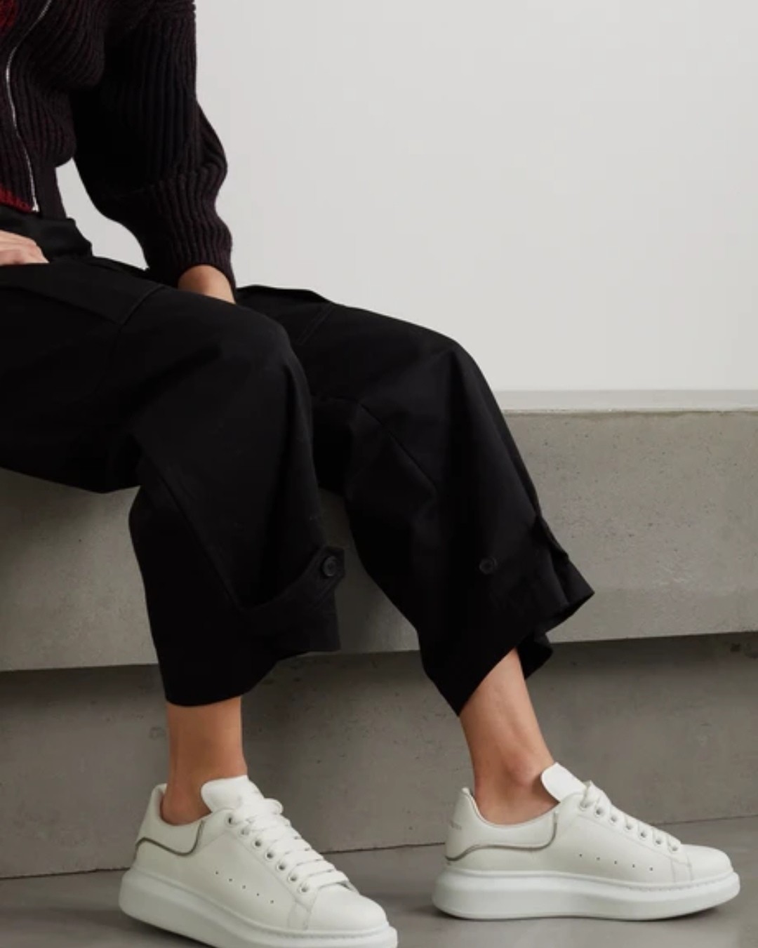 ✅Alexander McQueen小白鞋经典的白色黑尾经典