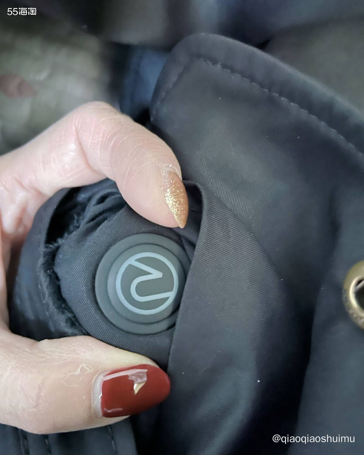 年纪越大越怕冷，今年前后入了两件派克服，都是Ozlana的，