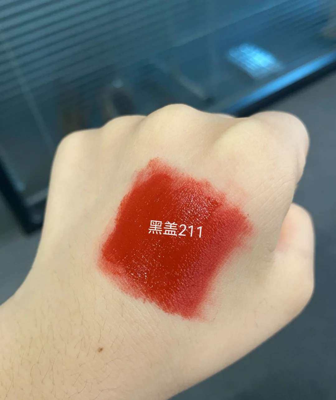 ysl家的小金条和唇釉都比较火，色号也比较多，且lookfa