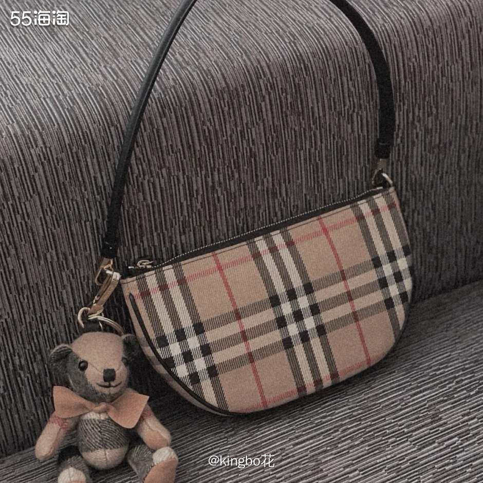 🔴Burberry 半月包，经典格纹元素致敬经典，半月造型