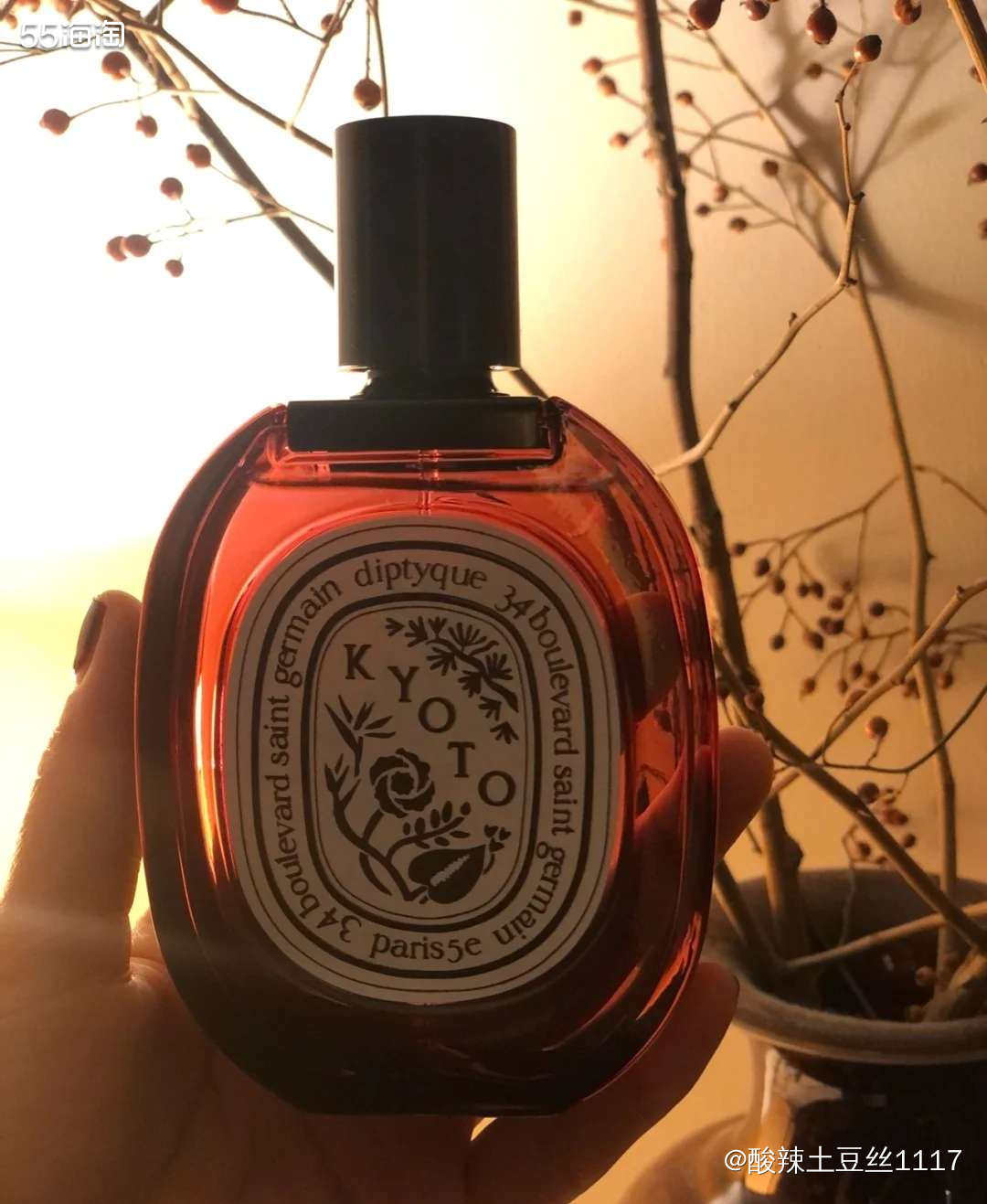 有时候人都有自己特别喜欢，有人喜欢闻花香，有人喜欢买东西，有