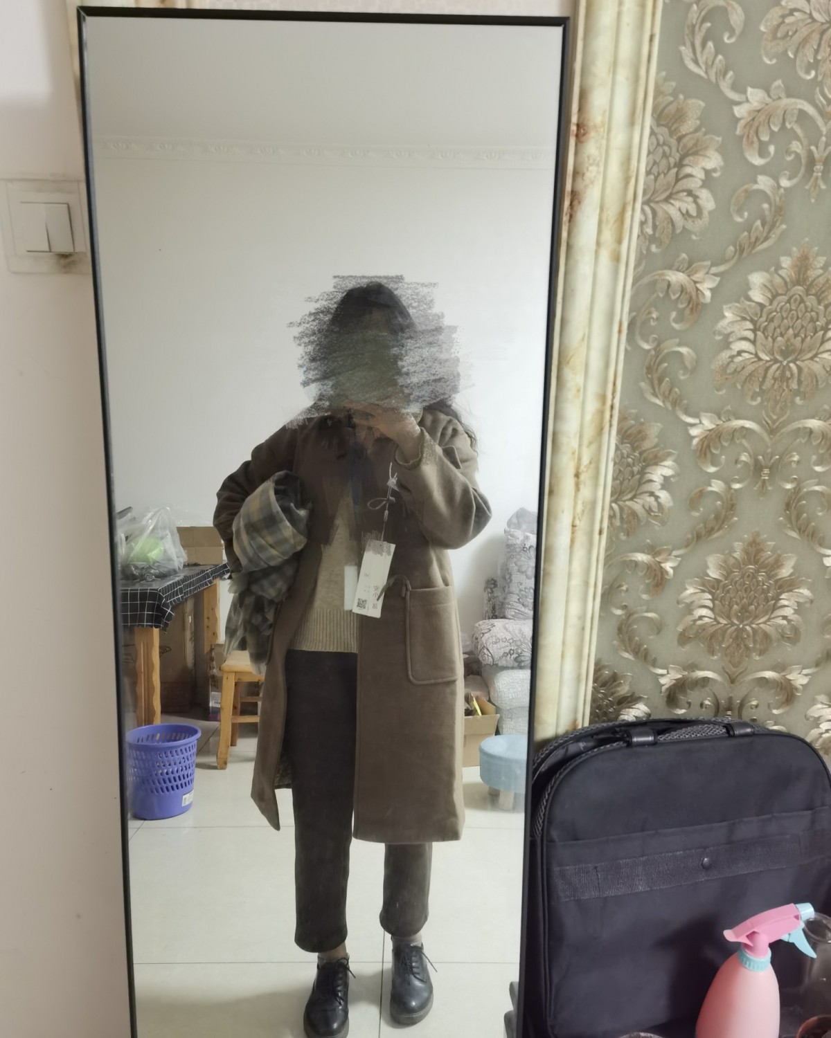 👋这款大衣在小红书和抖音上面好多博主**哦，然后我自己喜欢