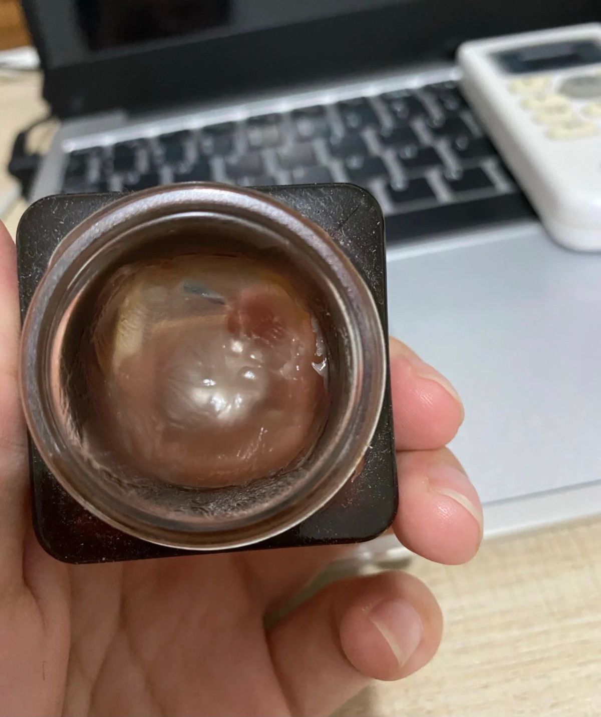 我经常熬夜导致眼部问题严重，上班时同事将雅诗兰黛小棕瓶眼霜*