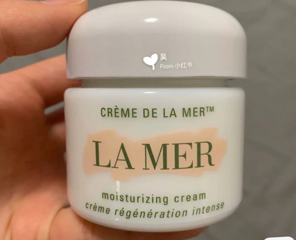 第一款是之前介绍过的日本晓姿面霜。这款面霜价格小贵，30ml