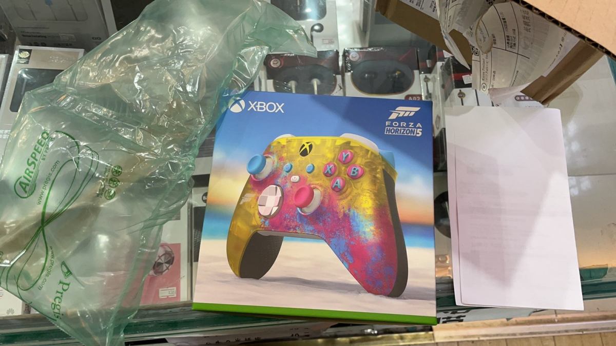 因为地平线5手柄限量的缘故在加上只有外版有DLC。机缘巧合看