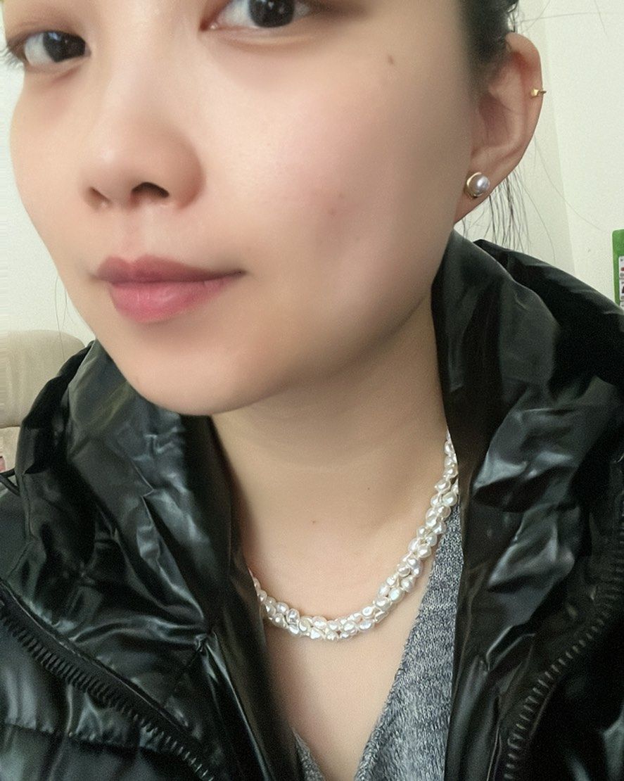 今天介绍一下我佩戴的项链，这串项链是淡水的keshi珠，也被