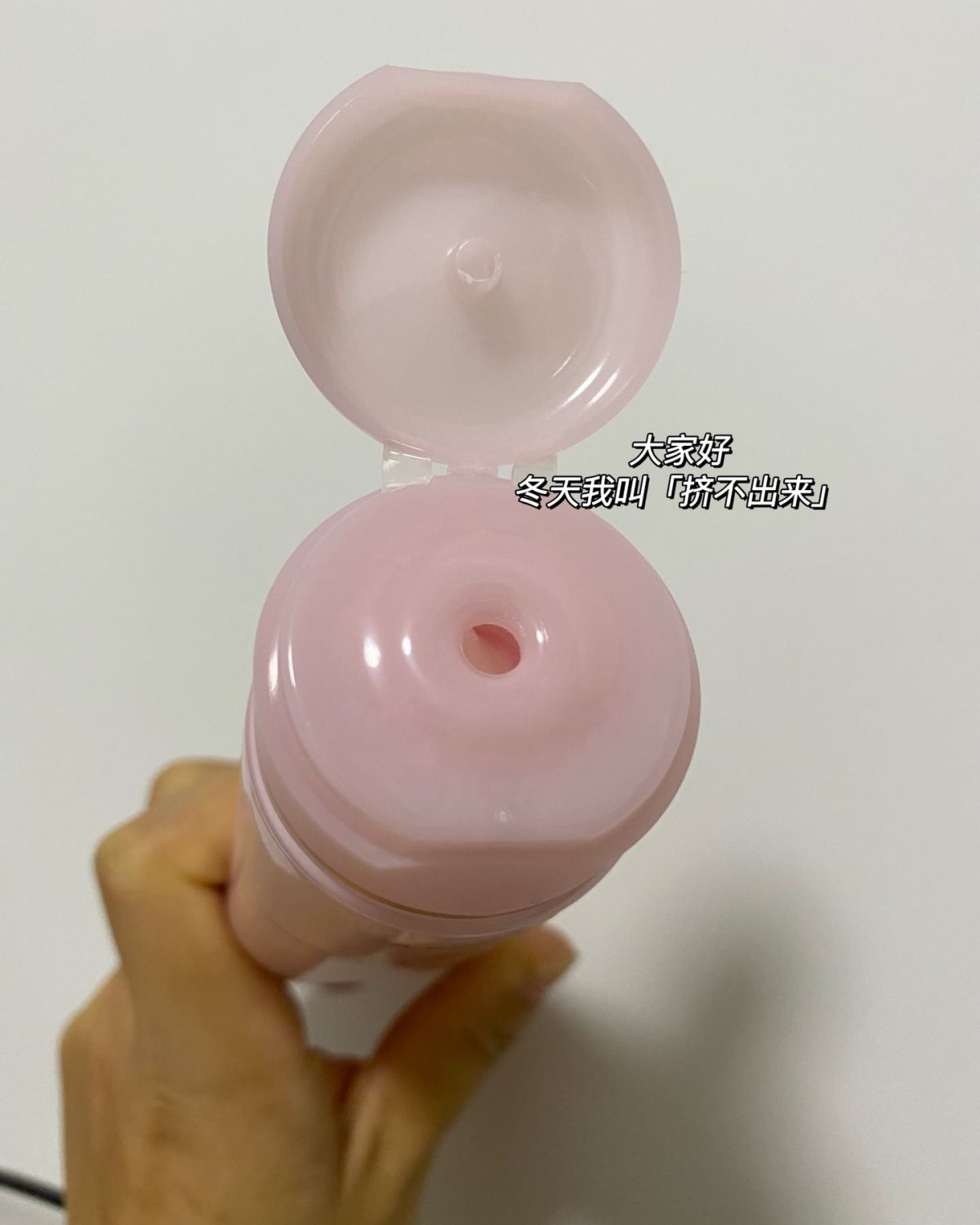 雅诗兰黛粉色洁面一直为美国特有的，是它们家款的氨基酸洁面，之