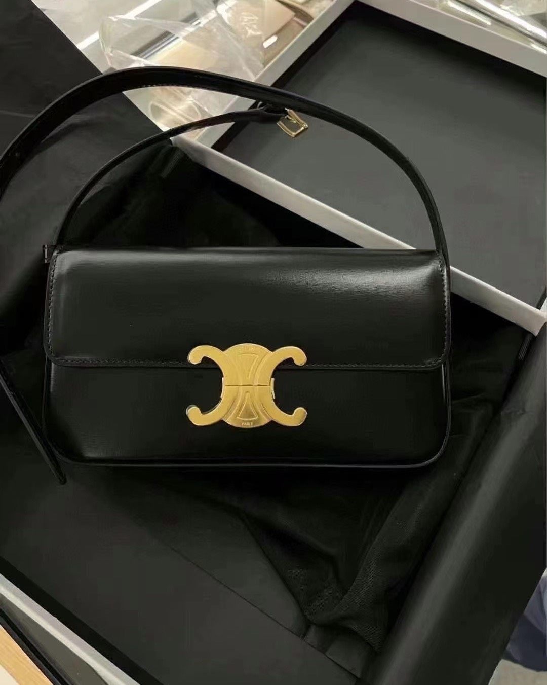 折扣补货  Celine 黑金 凯旋门腋下包  超好折扣补！