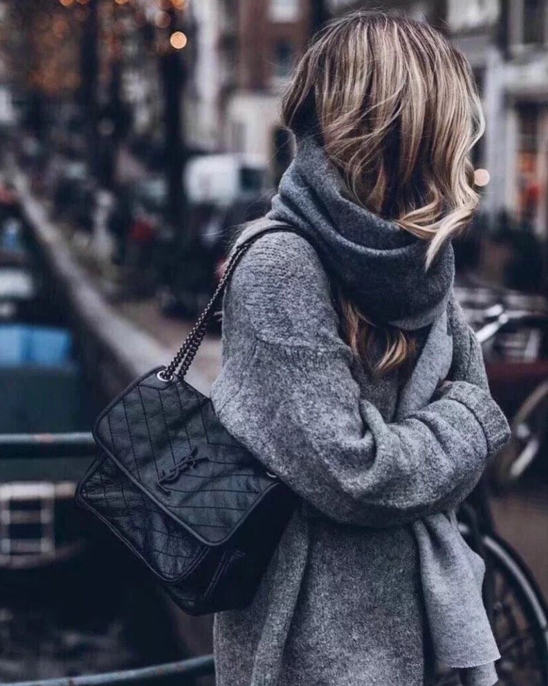 🌹这款包包真的太美了，给人一种随性里带着点帅气加野性的感觉