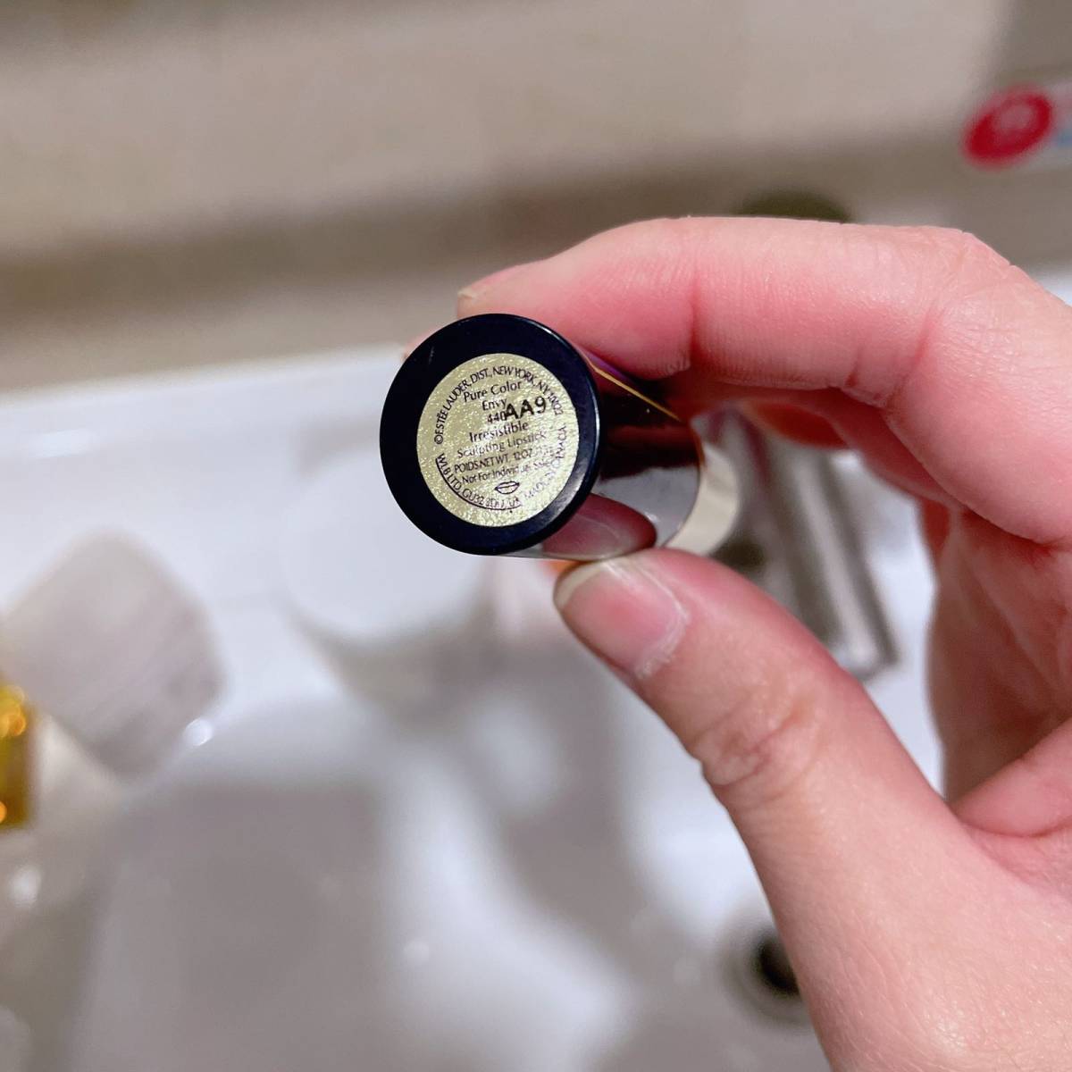 口红打卡第八天 今天的口红是雅诗兰黛440赠品的唇膏 这个是