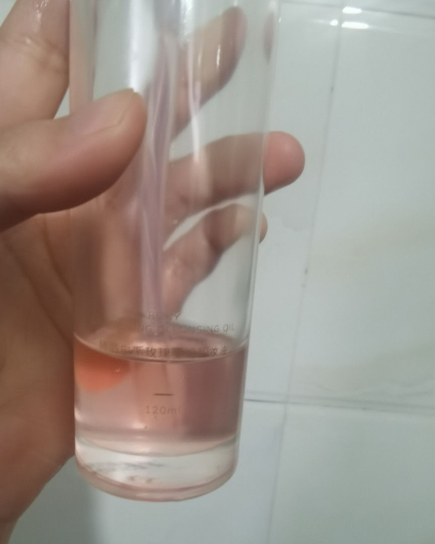 👋这是我第一次用的卸妆油，选择了赫丽尔斯卸妆油，感觉量蛮少