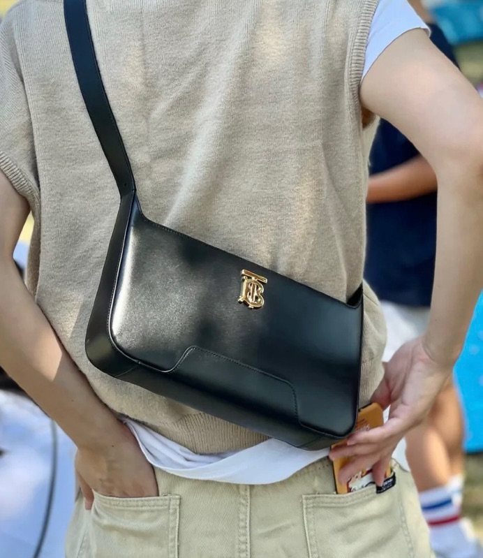 🌟 Burberry 2021的这款Tb腋下包绝对是王炸单