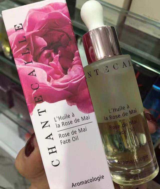 去年我的年度最爱面膜是香缇卡的钻石💎面膜，我用了两罐，每次