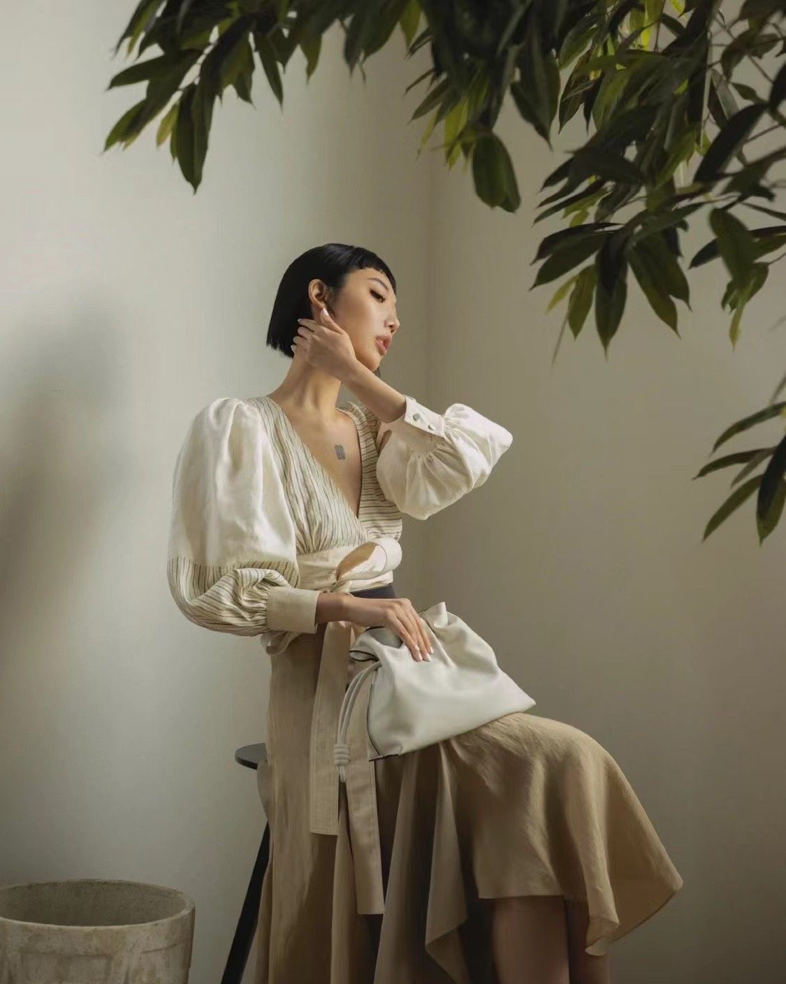 Loewe 年终折扣Flamenco 中号福袋包  白色/粉