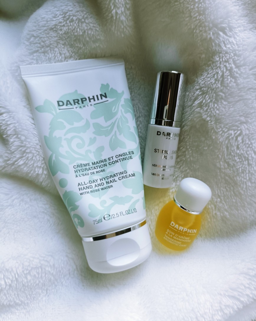 Darphin是我近年来用的比较多的品牌，它家属于雅诗兰黛旗