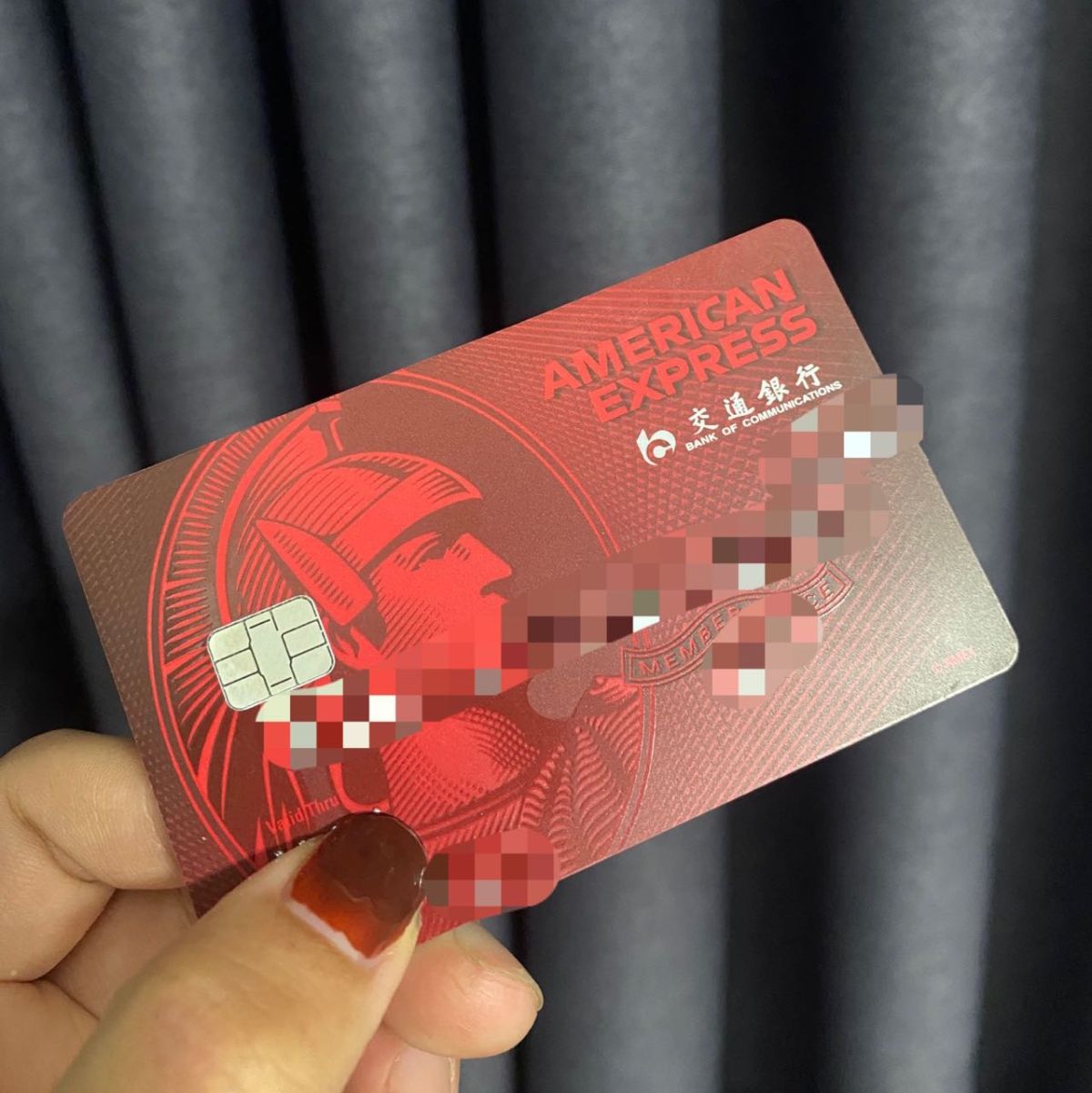 ♥️2022年如果有运通我一定要买一瓶娇兰小灯泡粉底液。  