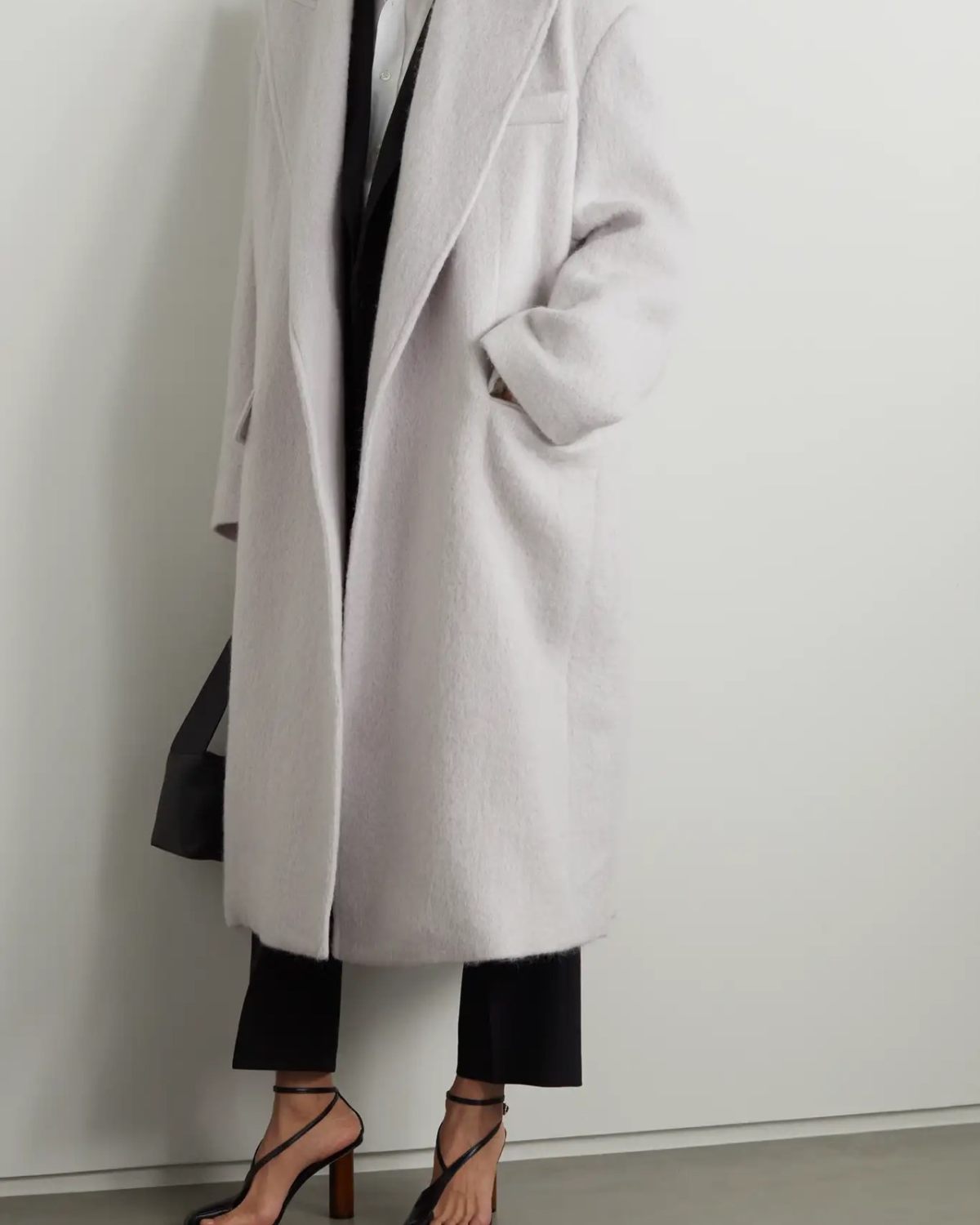 🌟 无论是春秋还是初冬，一定要拥有一款羊绒大衣，它不仅可以