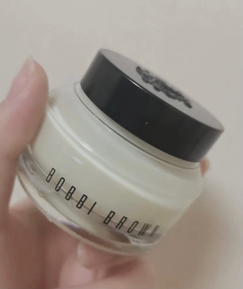 芭比布朗橘子面霜真的是超火，网上有很多关于它的测评，我是干皮