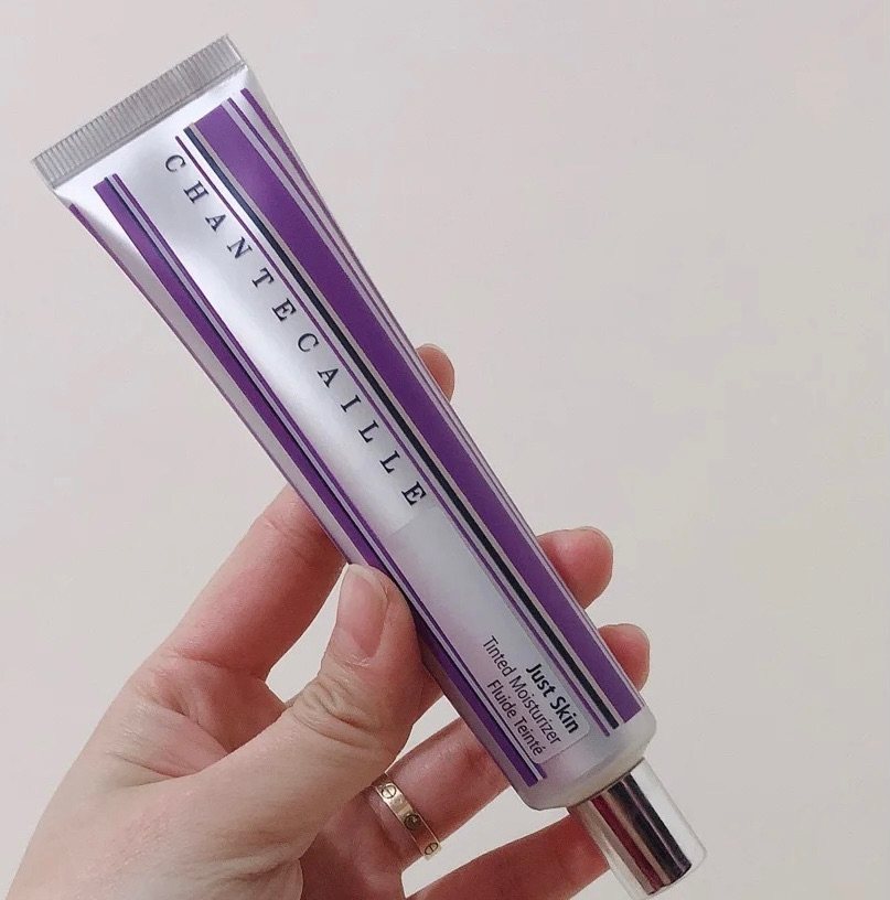 一直想尝试下香缇卡的隔离听说很好用了，它能修饰肤色，妆前保湿