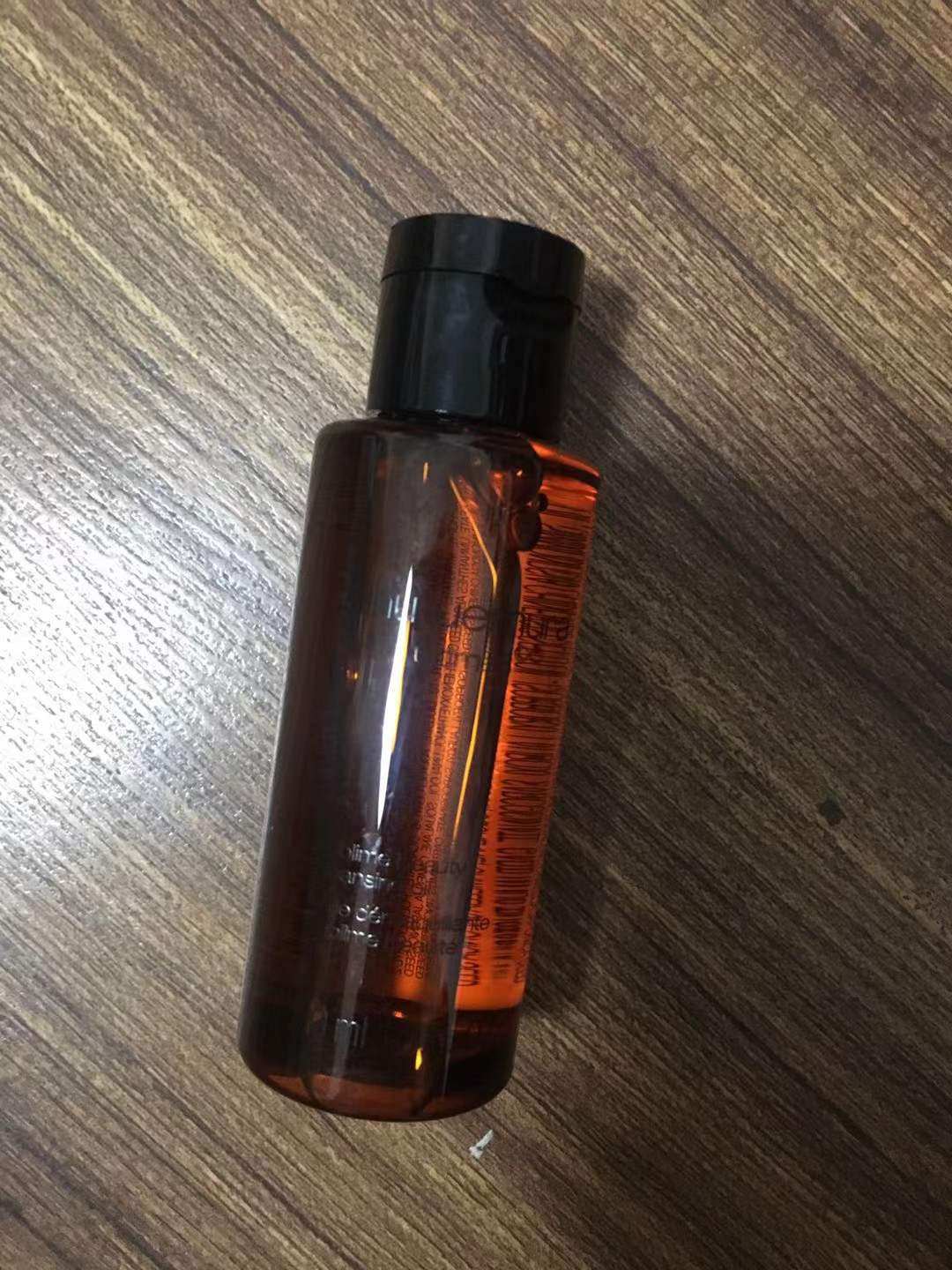 说到卸妆，就不得不来一下植村秀的王牌产品——琥珀洁颜油了。多
