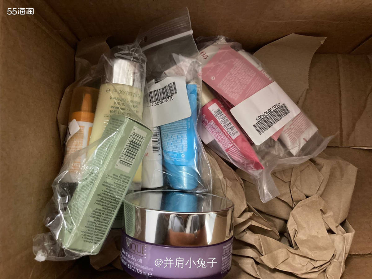 今天收到了中环的第二个包裹，这次我想夸一下他，没有把金额和套