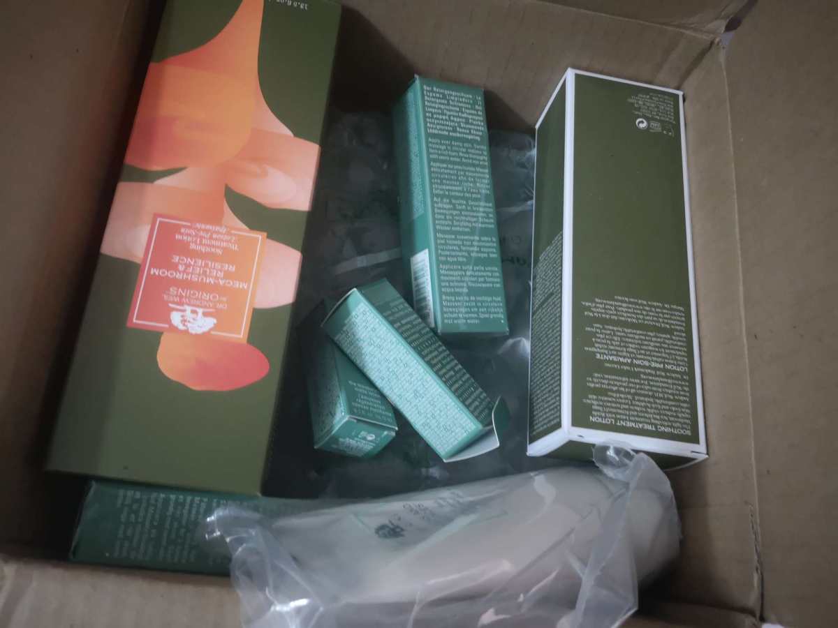 ✅开心的一天收包裹📦了，来自中环转运转寄过来包裹📦无忧路