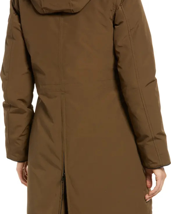 一直关注ND 女款canada goose ，想买个红色。 