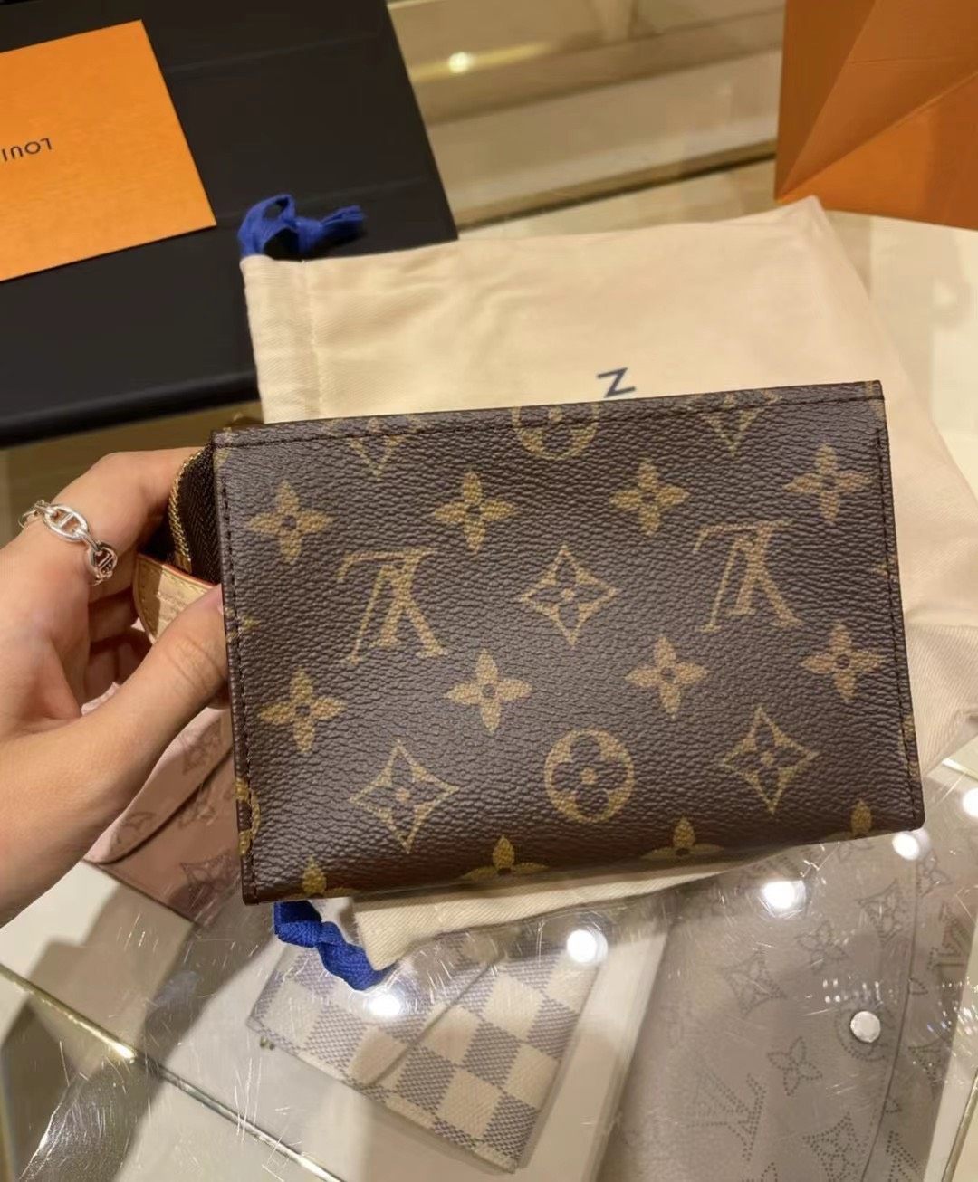 国内现货LV 老花洗漱包 15cm 超百搭 巨难买  已经停