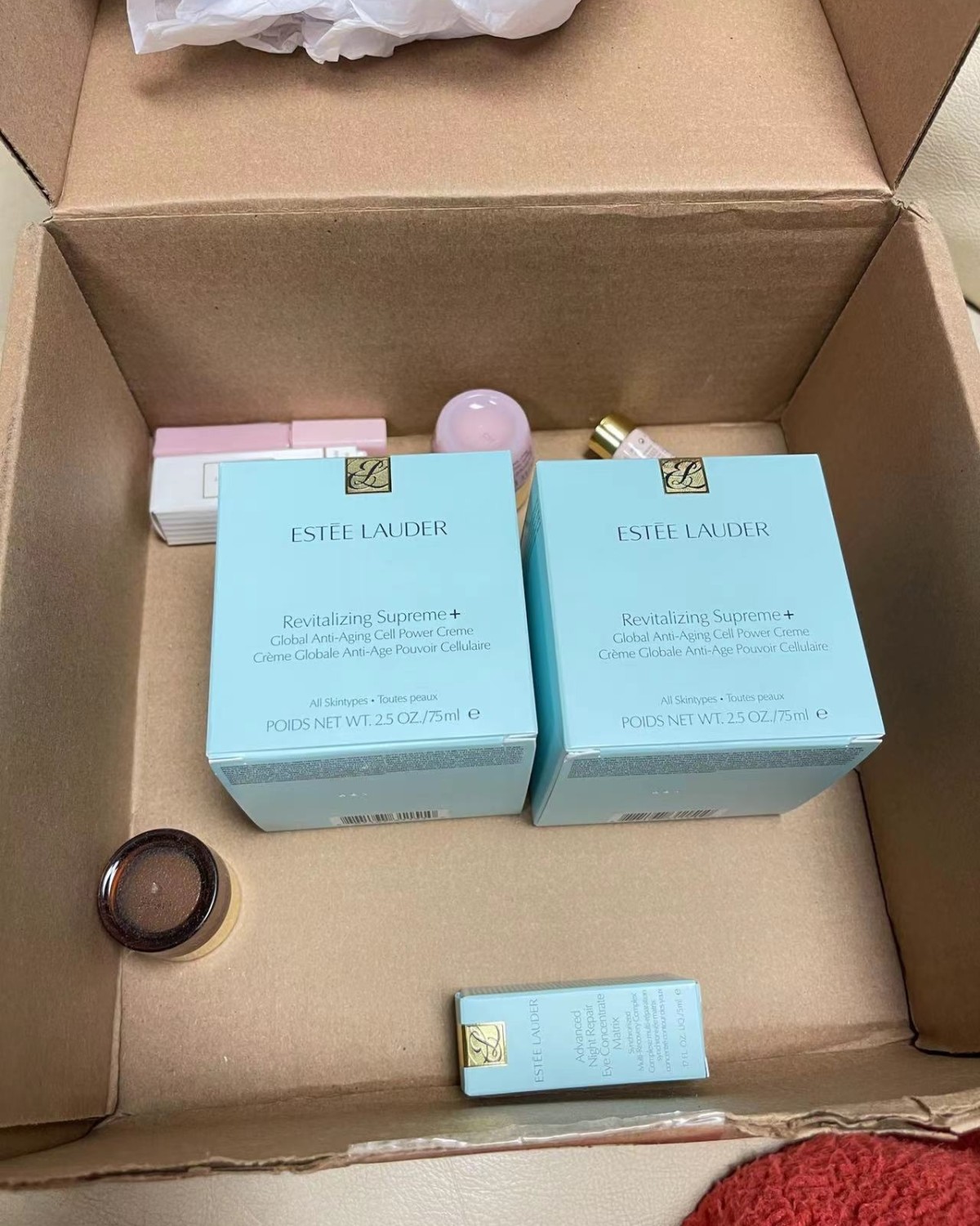 雅诗兰黛多效智妍面霜有两种：滋润版和清爽版  power c