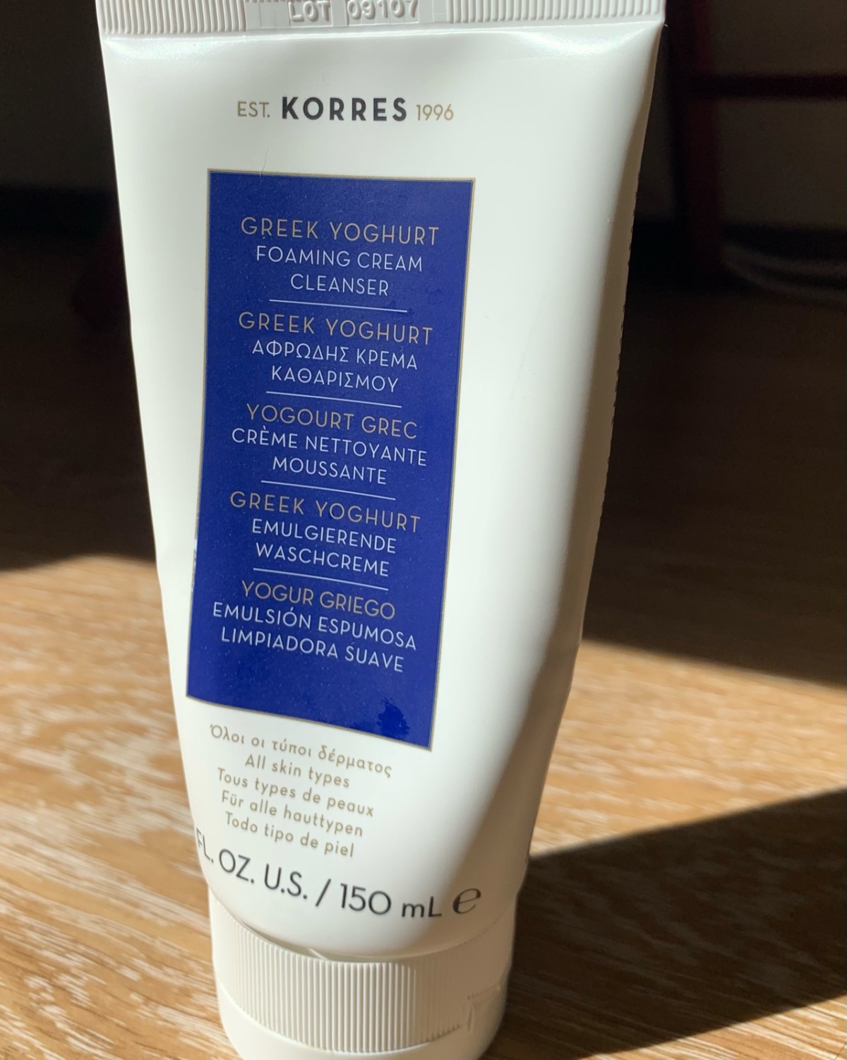 Korres最著名的除了面膜，就是它家的酸奶洁面了 ✨这款轻