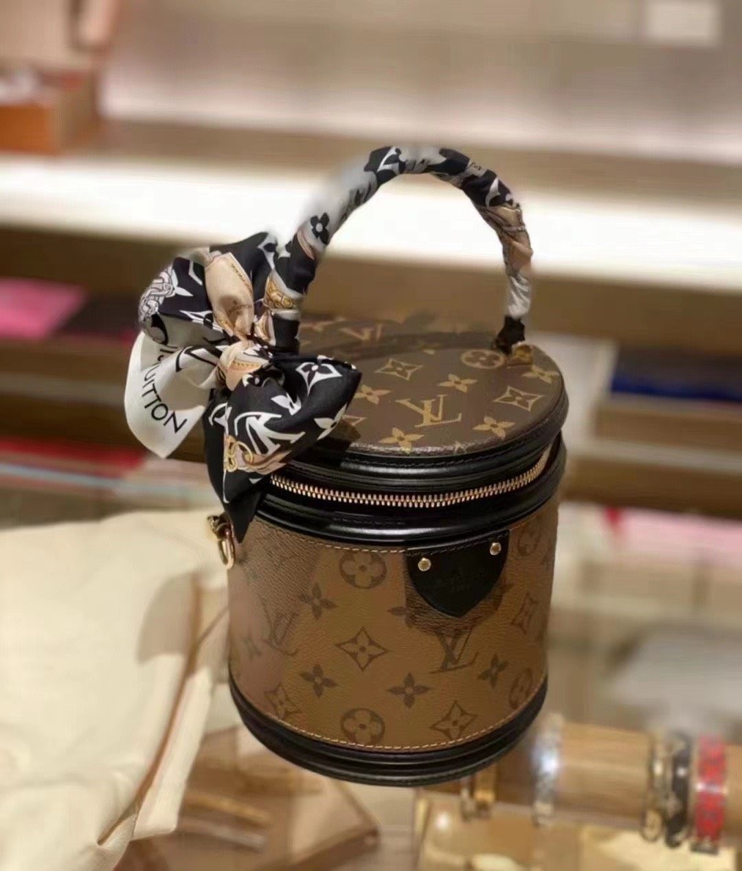 在途现货  LV超经典的 老花发财桶  好价带票💰18xx