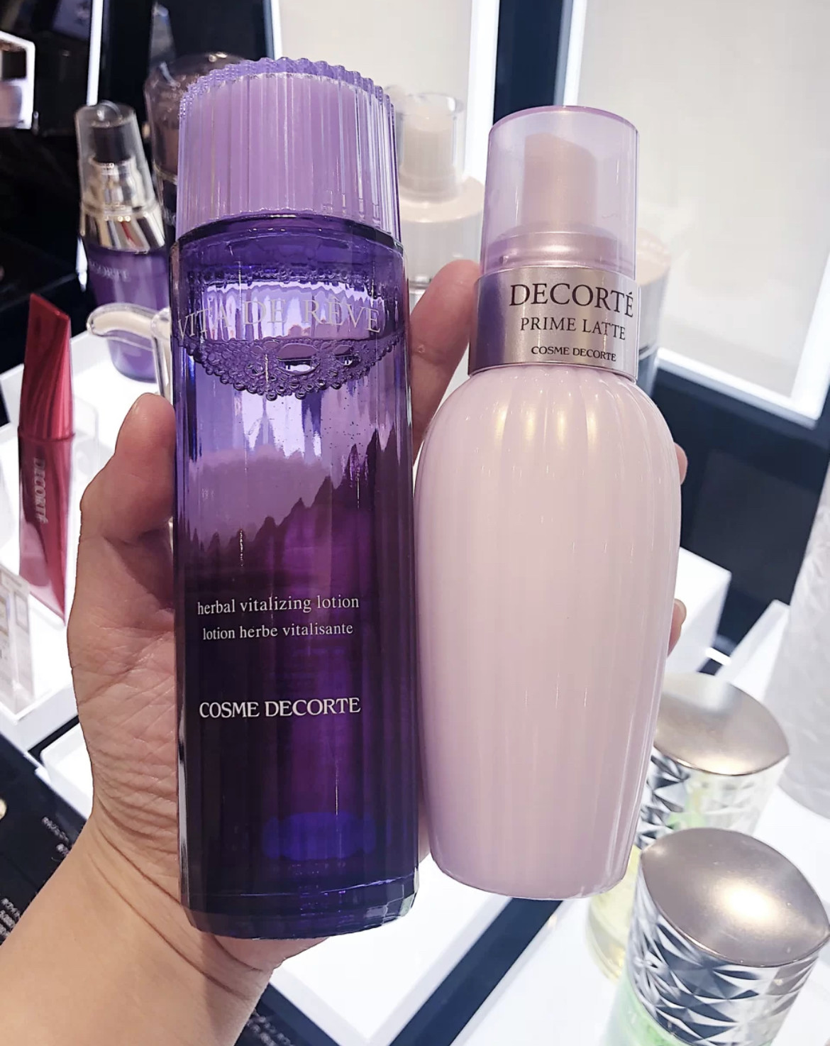 黛珂家的紫苏水和牛油果乳液一直都是很受欢迎的组合 紫苏水具有